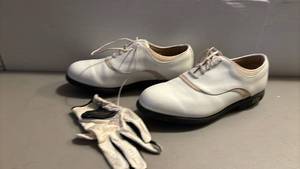 lot 1306 image: Golf shoes - size 8M