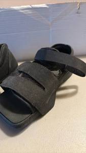lot 1307 image: Post operative shoes with Velcro Straps, 3 Pair Lot