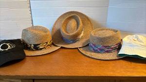 lot 1323 image: Lot of 3 Straw Hats with Fabric Bands and two caps
