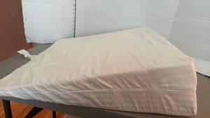 lot 1412 image: Foam wedge pillow with cover