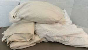 lot 1413 image: Sheets - King size