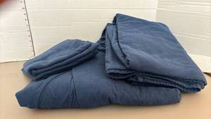 lot 1418 image: King size Flannel sheet set