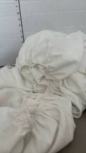 lot 1420 image: White king size flat and fitted sheet set - no pillow cases