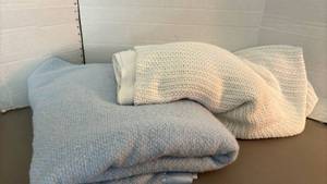lot 1423 image: Two blankets