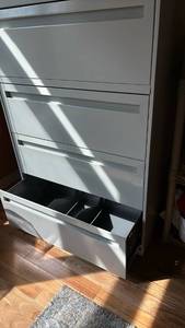 lot 1429 image: Four drawer file cabinet 52 12 x 36 x 18