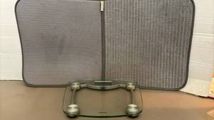 lot 1430 image: Scale and pad