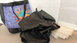 lot 1438 image: Bag of bags