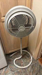 lot 1454 image: Holmes Pedestal Fan White