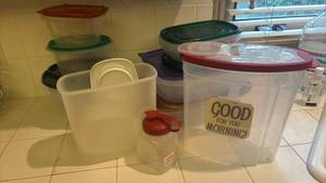 lot 1460 image: Food Storage Containers Lot with Lids Multiple Sizes