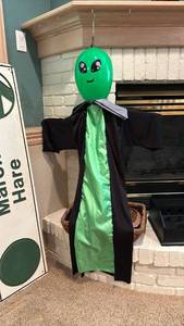 lot 2011 image: Halloween Decoration - Alien