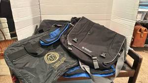lot 2016 image: Lot of garment, makeup, computer Bags and Carrying Cases plus hangers