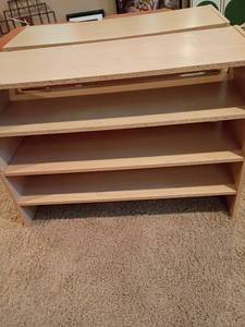 lot 2076 image: 4 Shoe Racks or Extra Shelves.  12 x 31 x 12each