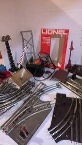 lot 2209 image: Lionel train accessories