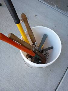lot 3006 image: Gardening Tools inside Bucket