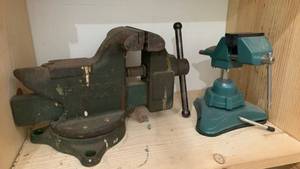 lot 3020 image: Two Bench Vises