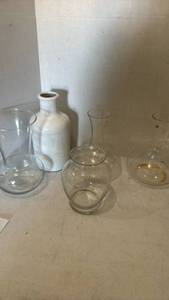 lot 3108 image: Vases