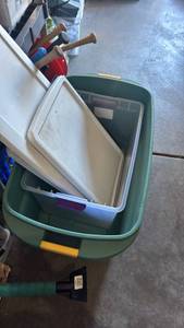 lot 3115 image: Plastic storage containers with non matching lids