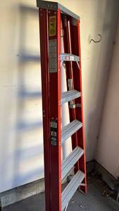 lot 3139 image: 6 ft aluminum ladder