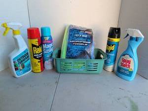 lot 3206 image: Cleaning & Household Supplies Lot microfiber towels and Caddy