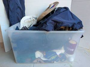 lot 3226 image: Tub of insulated outerwear, hats and golf items. See pictures