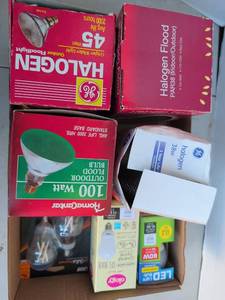 lot 3235 image: GE Halogen Flood Light Bulbs lot