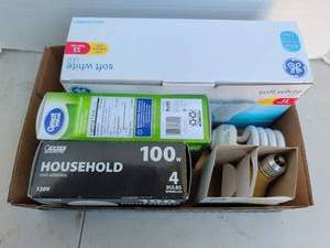 lot 3238 image: Light bulbs lot with household bulbs