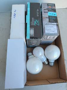 lot 3243 image: Light bulbs lot