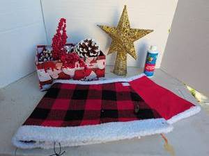 lot 3305 image: Christmas Tree Skirt with Decorative Ornaments and Star Topper