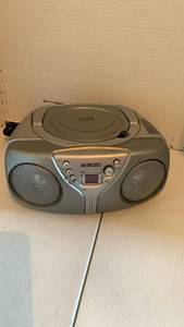 lot 3564 image: Curtis RCD163A CD Radio Boombox Portable Player