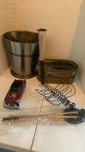 lot 3565 image: Rain gauge, solar light, butterfly, model car and more
