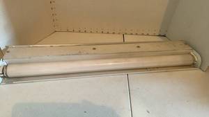 lot 3566 image: Fluorescent light fixture with tube lamp approximately 48 inches an small clamp light