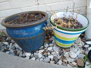 lot 4001 image: 2 Garden Pots. Blue 13 x 15. The other has a crack