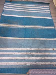 lot 4122 image: Outdoor Rug. Needs cleaned.  7ft. 3in. X 5ft. 2in.