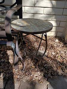 lot 4125 image: Plant Stand.  21 x 14