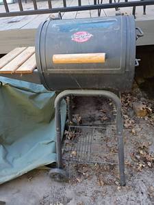 lot 4132 image: Professional Char Griller with Cover   Grills and Smokers