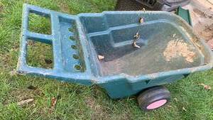 lot 4201 image: Rubbermaid garden cart