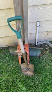 lot 4208 image: Post hole digger snow, shovel, and small shovel
