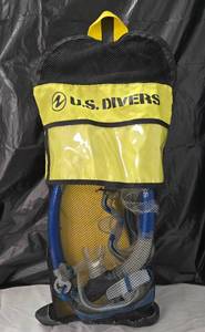 lot 992 image: US Divers Complete Snorkel Set. Includes Fins, 2 Masks, 2 Snorkels with Carrying bag. Look new.  - Retail $0