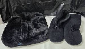lot 1056 image: Foot Massager and Isotoner Slippers MM 6.5-7 Pre-owned  - Retail $0