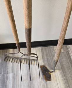 lot 1065 image: Garden Tool-Rake, Spade & Hoe Wood Handles - Retail $0
