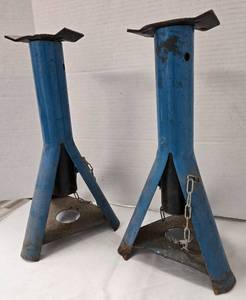 lot 1072 image: Pair of Adjustable Jack Stands - Retail $0