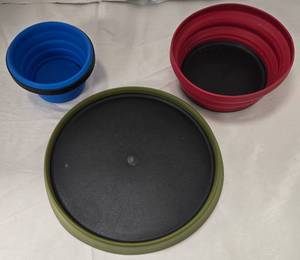lot 1088 image: Collapsible Bowl and Cup, Plate.  Blue Red Green - Retail $0