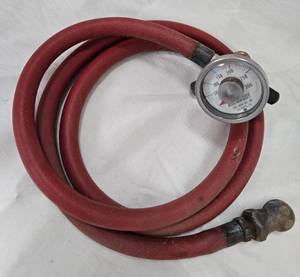 lot 1089 image: Air Kaddy Pressure Gauge with Red Hose and Brass Fittings 0-300 PSI - Retail $0