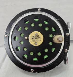 lot 1098 image: Pflueger Medalist by Shakespeare Fly Fishing Reel 1495 CJ - Retail $0