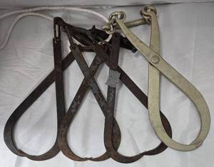 lot 1108 image: Ice Tongs Lot of 4 - Retail $0