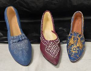 lot 1184 image: 3 Collector Miniature Ceramic Shoes Set Blue Burgundy Gold Embellished - Retail $0