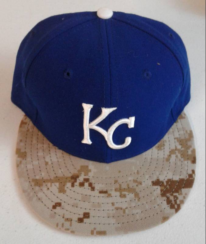 lot 1072 image: Game Used Kansas City Royals Fitted Cap Worn by #15 Size 7 14 Camo Bill Version