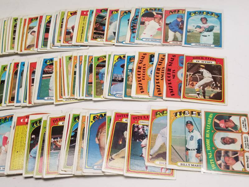 lot 1213 image: 1972 Topps Vintage Baseball Lot of 100 Cards w Frank Robinson & Hank Aaron LL