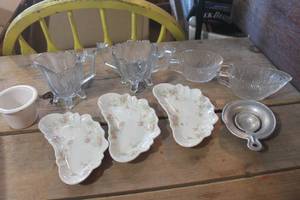 lot 4885 image: Vintage Creamer, Sugar Bowls and More