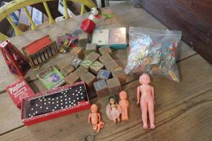 lot 4894 image: Vintage Toys, Cards and More